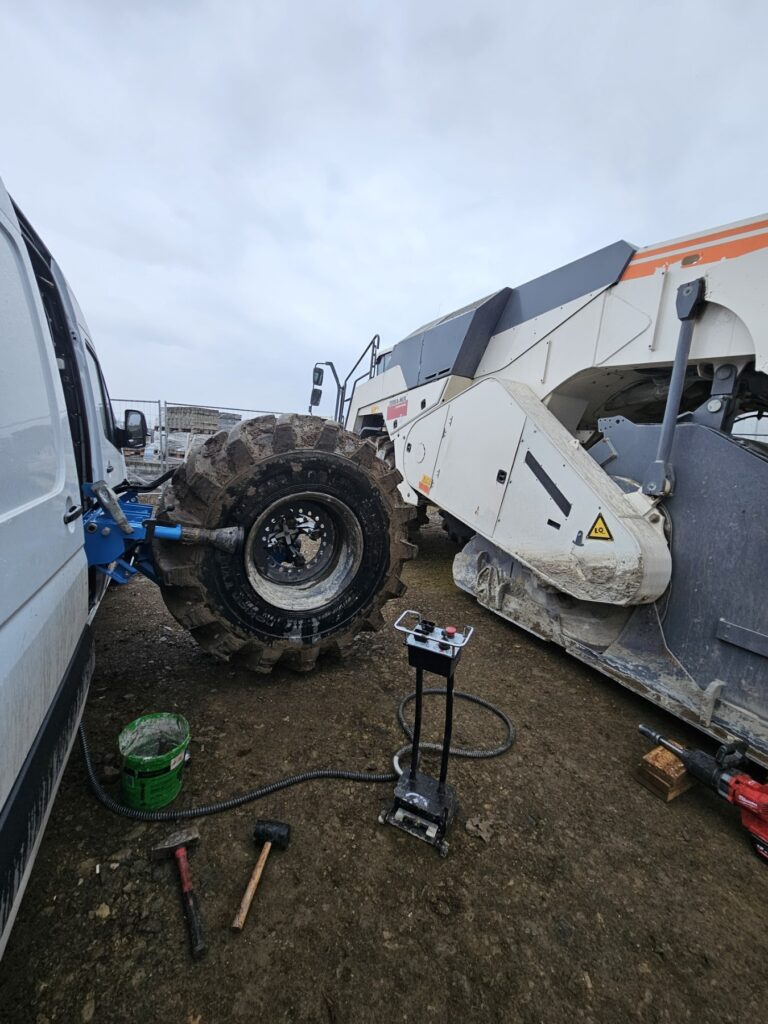 Munkagép gumiszerelés M2